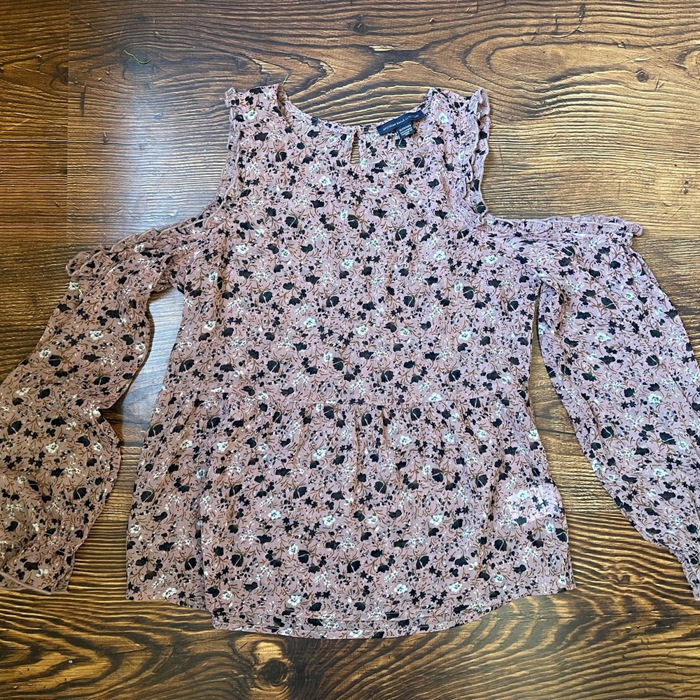 American eagle cold shoulder blouse